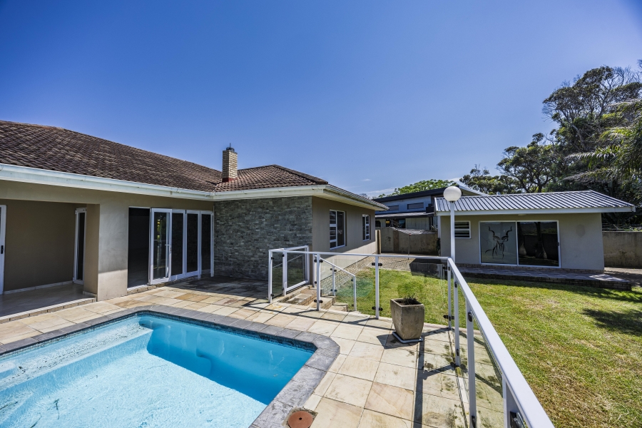 4 Bedroom Property for Sale in Sunrise On Sea Eastern Cape